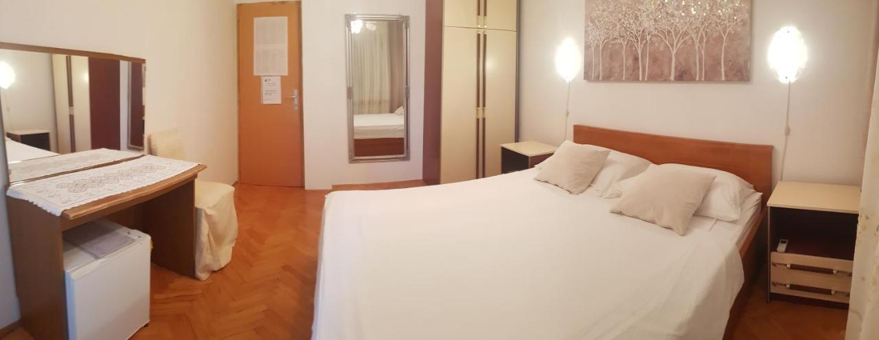 Aneli Rooms & Apartament 罗维尼 外观 照片