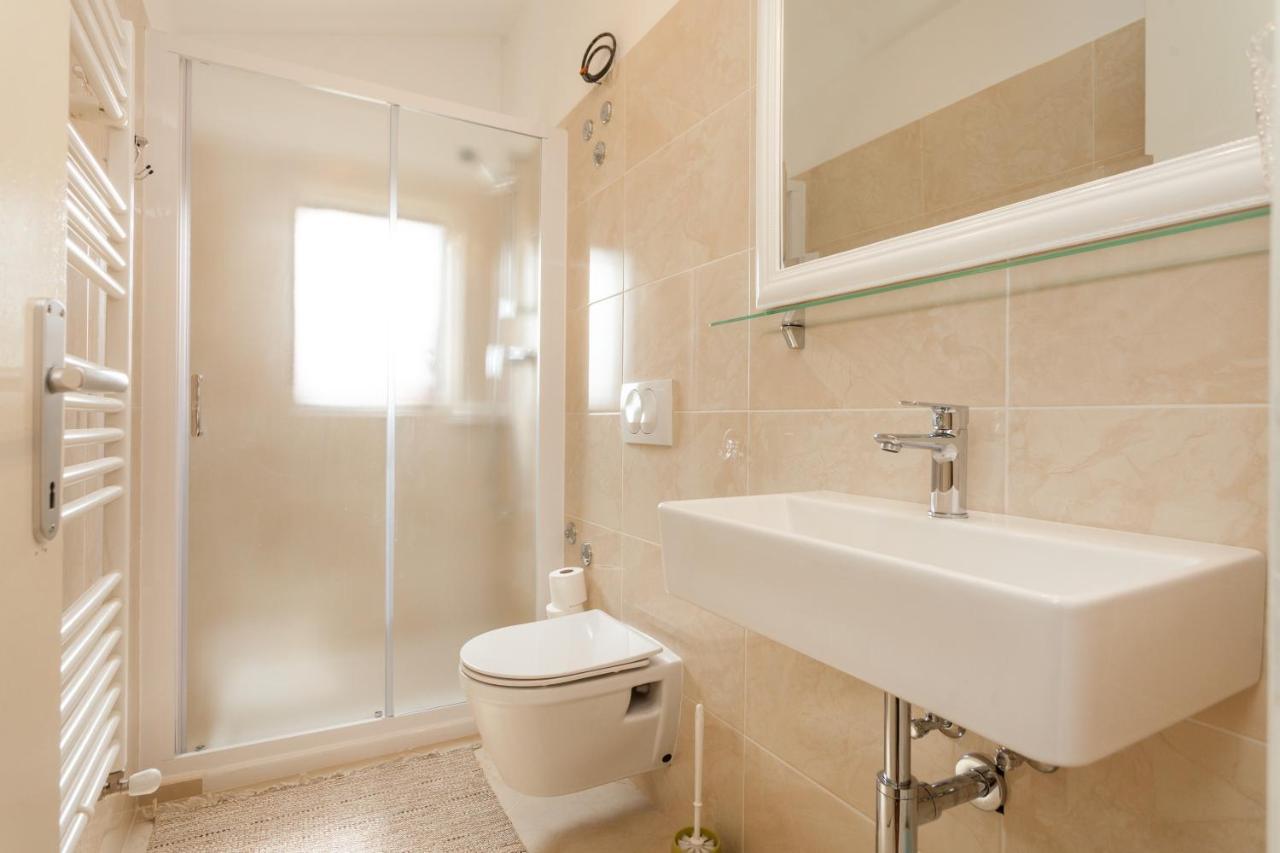 Aneli Rooms & Apartament 罗维尼 外观 照片