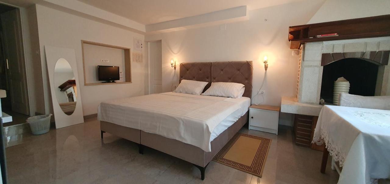 Aneli Rooms & Apartament 罗维尼 外观 照片